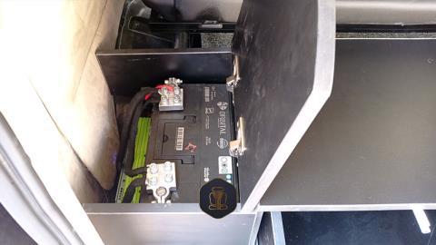 نصب باتری و اینورتر برق شهری روی ون اینرودز