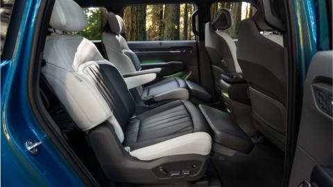 خودروهای برقی جنرال موتورز به آپشن صندلی‌های تاشوی «راحتی آرامش» هیوندای/کیا نیاز دارند